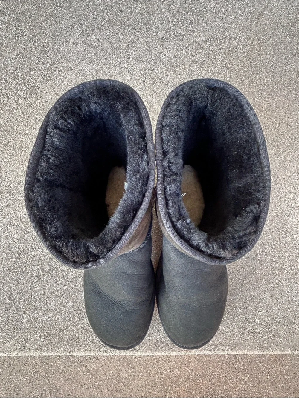 $195~UGG~Men’s Black Suede Classic Short Sheepskin Lined Ugg Boots~12/12.5